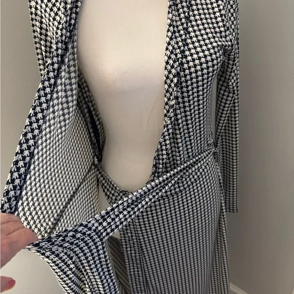 Banana Republic Elephant Print Wrap Dress - Size Medium - Picture 5 of 9